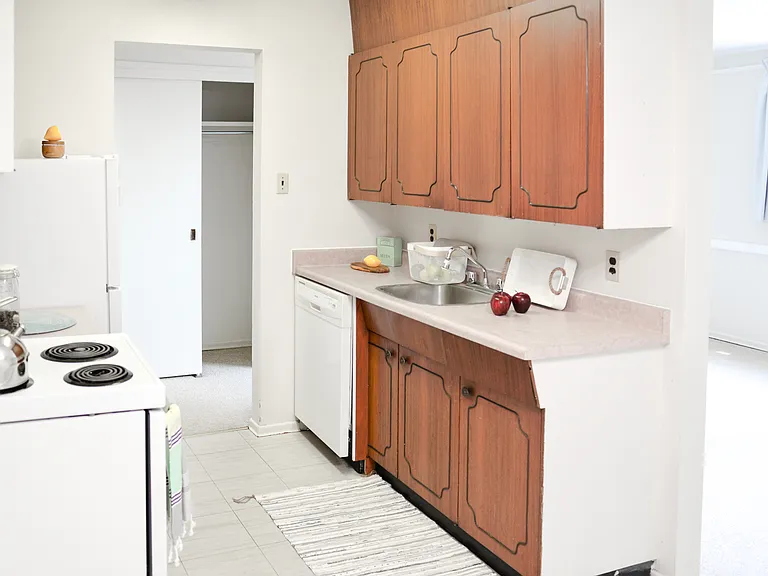 1740 Taylor Ave — Photo 17