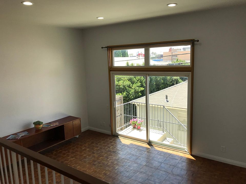 Living room (@16.5' x 11.5') from dining area - 11_ high ceilings, recessed lights, hardwood floor, sunny west facing patio.