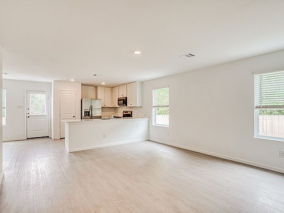 4th image of 343 Parkin Ct