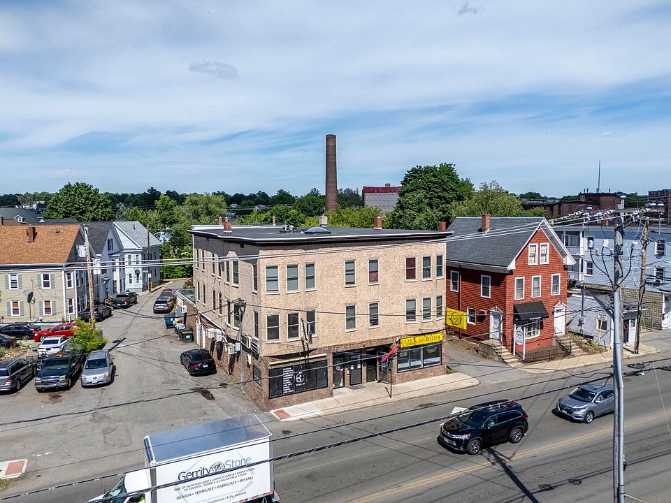 1st image of 135 Lafayette Sq