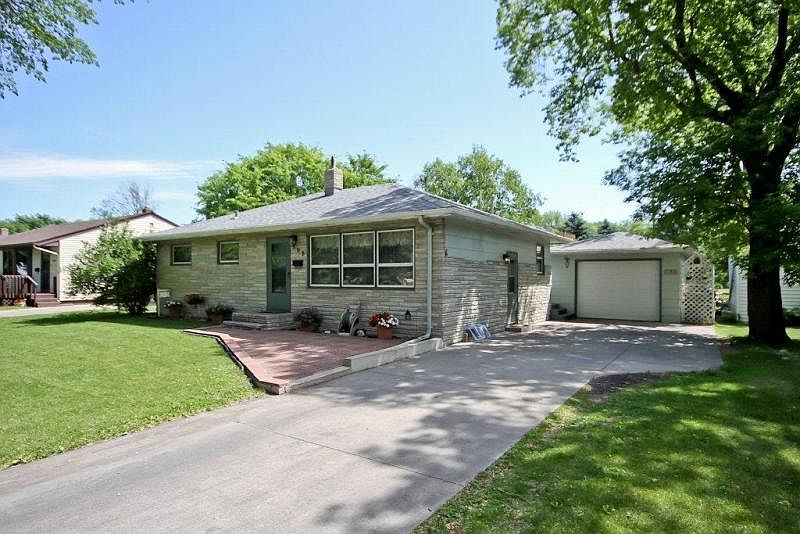 808 18th St N, Moorhead, MN 56560 Zillow