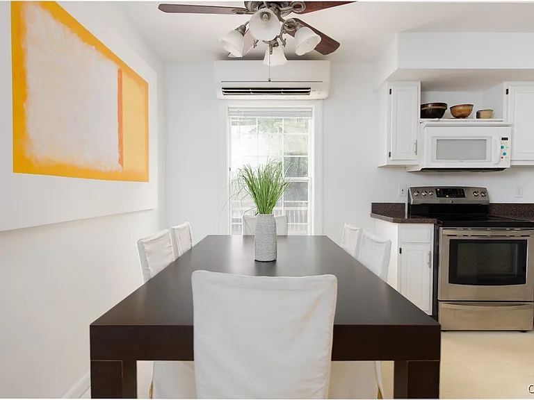 871 Franklin St — Photo 13