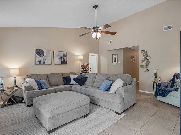 4th image of 800 Val Verde Dr
