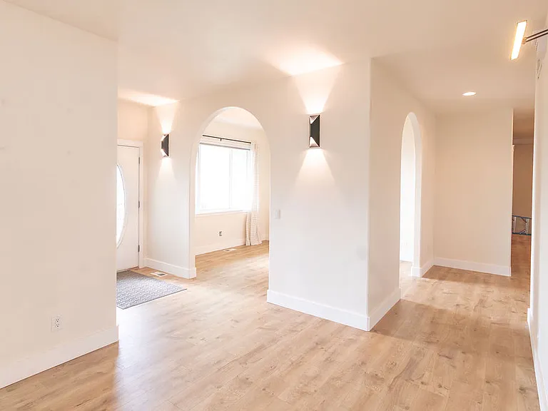 13431 Canyon Rd — Photo 3