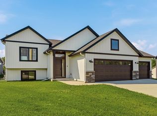 413 10th St W, Mantorville, MN 55955