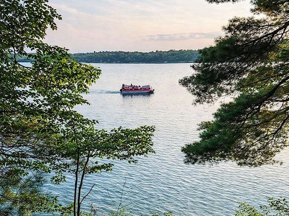 11496 Lakeview Ave NE