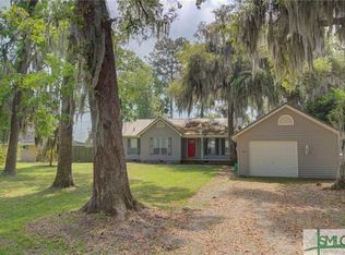 1059 Lake Dr, Midway, GA 31320