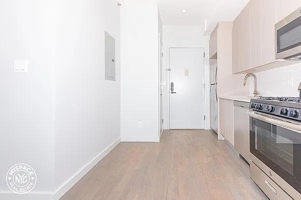 Rented by MySpaceNYC | media 4
