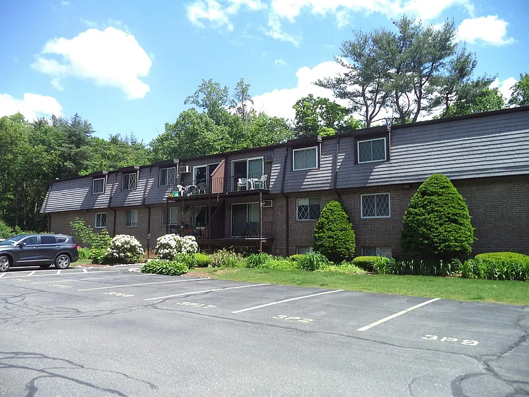 3 Pembroke Dr #5 — Photo 1