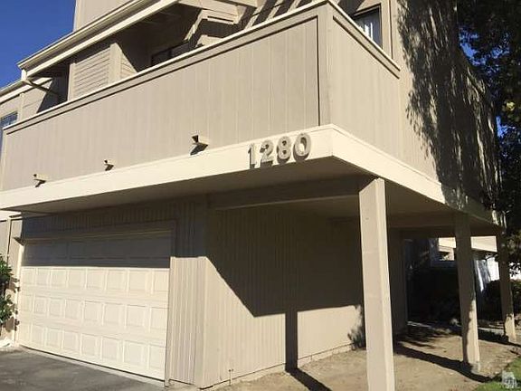 2nd image of 1280 Seacliff Ct Unit 3