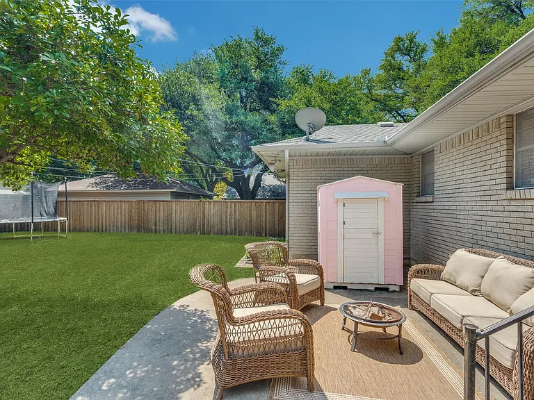 9222 Livenshire Dr — Photo 17