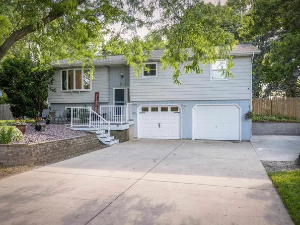 2610 Simpson Dr, Cottage Grove, WI 53527