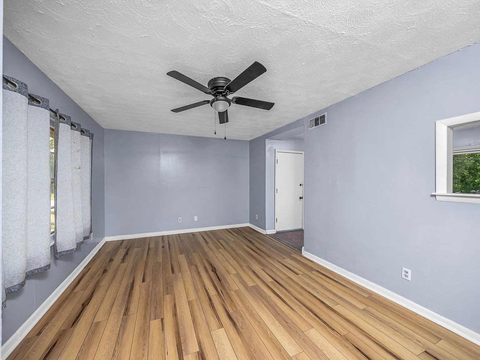 3 bed, 1000 sqft, $1,195 — Photo 3