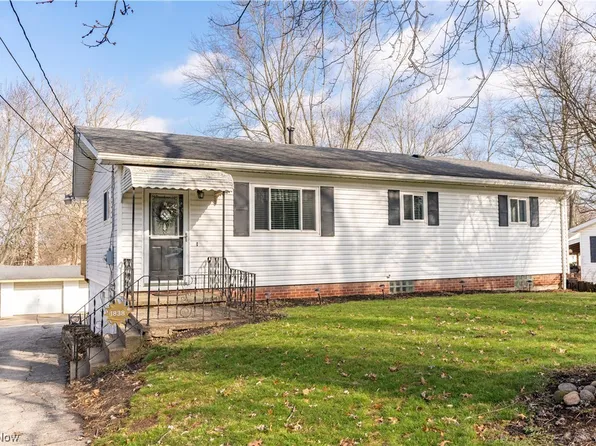 1838 Toombs Dr, Akron, OH 44306