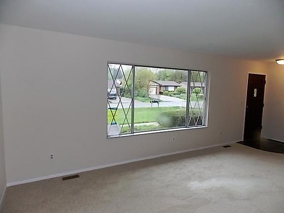 4th image of 3949 Oak Dr
