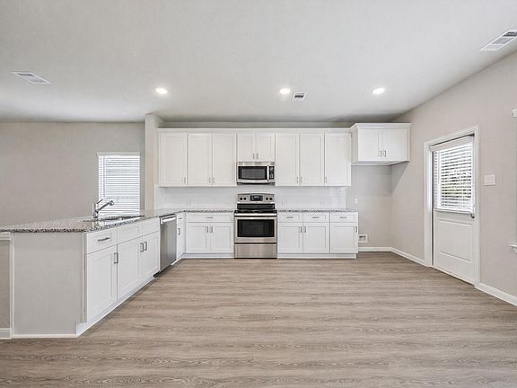 5th image of 2012 Bellview St