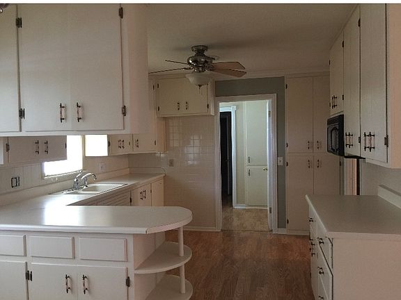 3rd image of 305 Morton Ave
