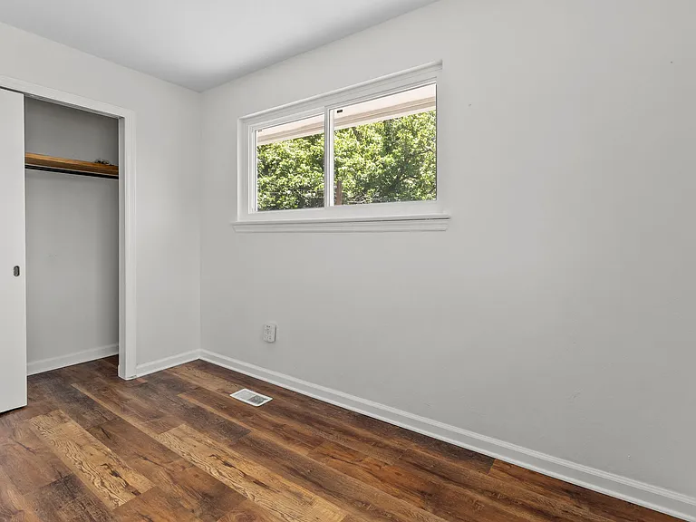 969 Henderson Ave — Photo 39