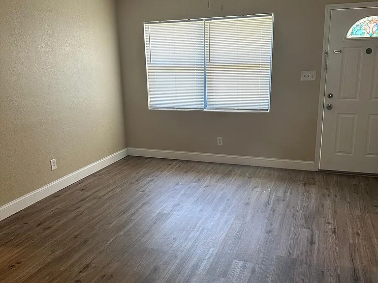133 Owen Cir N — Photo 2