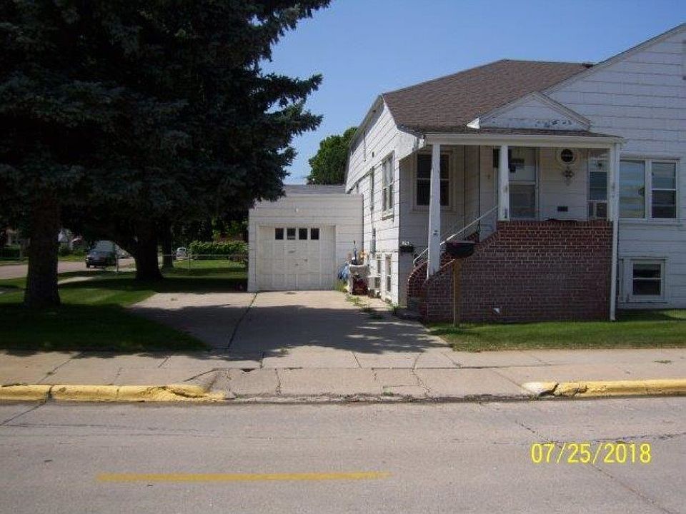 1st image of 26 S Oak St