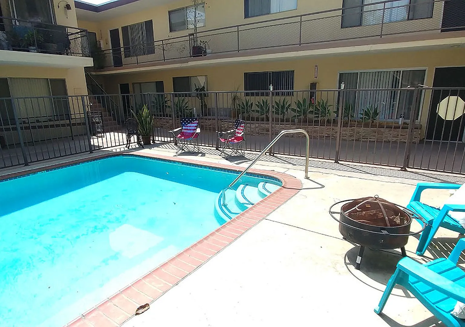 Courtyard at Cordova Apts — Photo 3