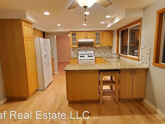 5th image of 17405 NE 35th Pl
