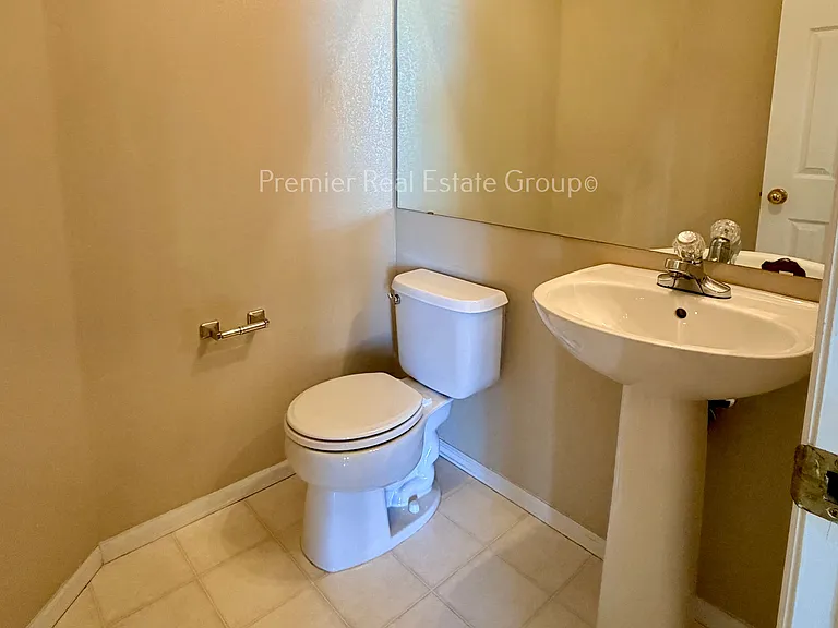 5831 Instone Cir — Photo 18