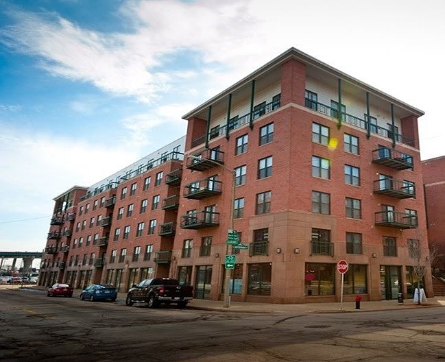 1st image of 132 N Jefferson St APT 444