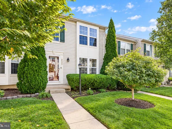 9055 Falcon Glen Ct, Bristow, VA 20136