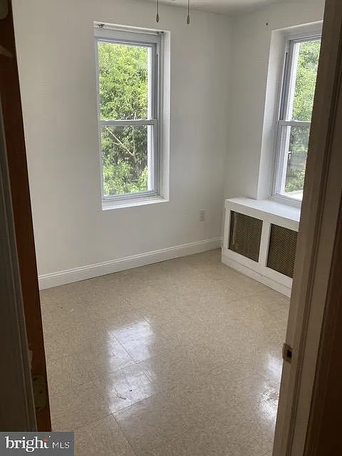 3 bed, 1.5 bath, 1201 sqft, $1,300 — Photo 4