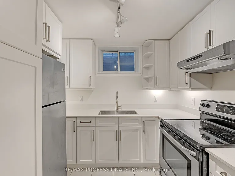 5B Old Mill Dr #LOWER — Photo 4
