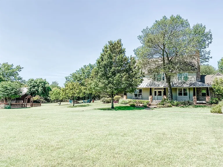 581 Country Club Rd — Photo 35