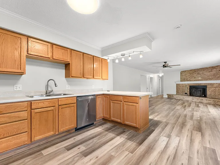 433 S Troy Ave — Photo 5