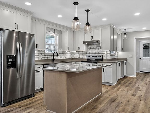 3rd image of 3013 Saint Charles Pl
