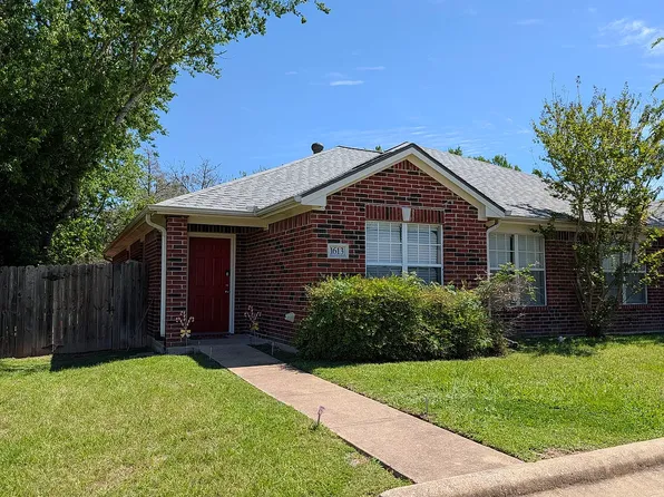 1613 Enloe Ct, Bryan, TX 77802