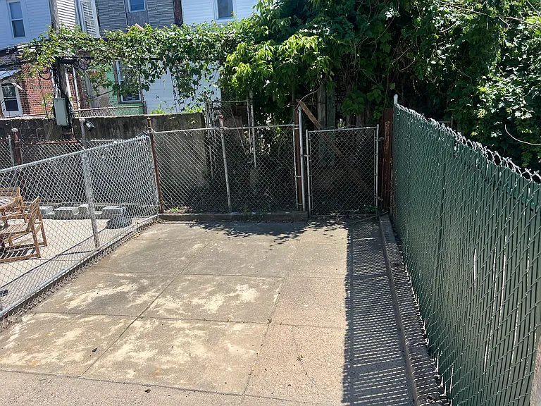 1938 Brunner St — Photo 13