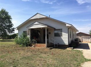 1511 Hunt Ave, Clinton, OK 73601