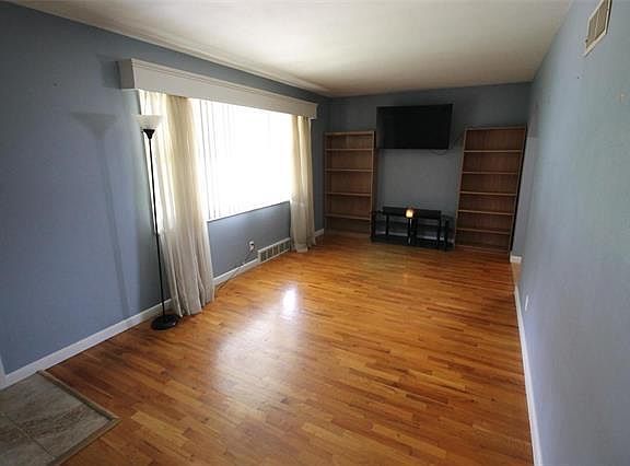 3rd image of 503 Nannette Dr