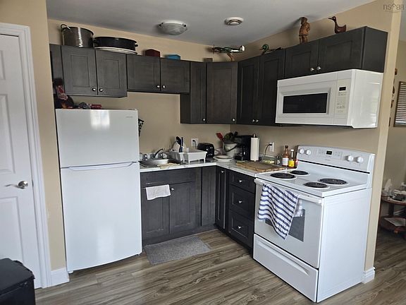 4th image of 149 Whitney Ave