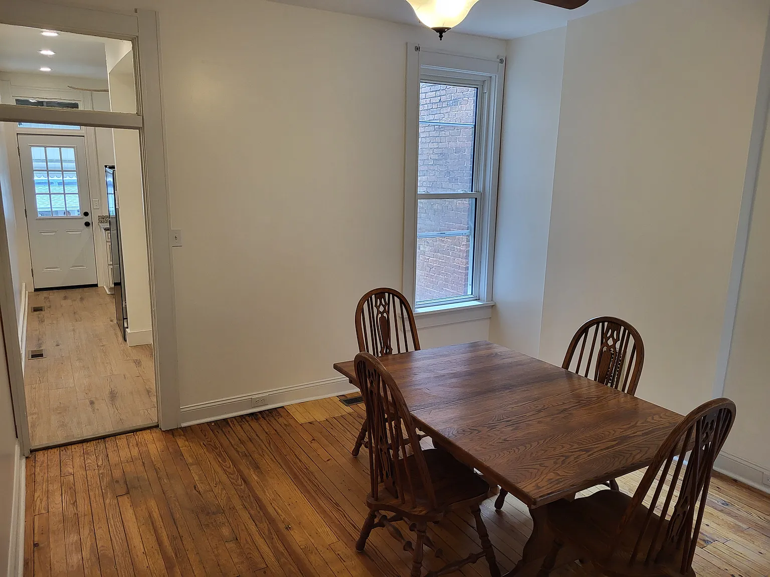 3 bed, 1.5 bath, 1204 sqft, $2,200 — Photo 3