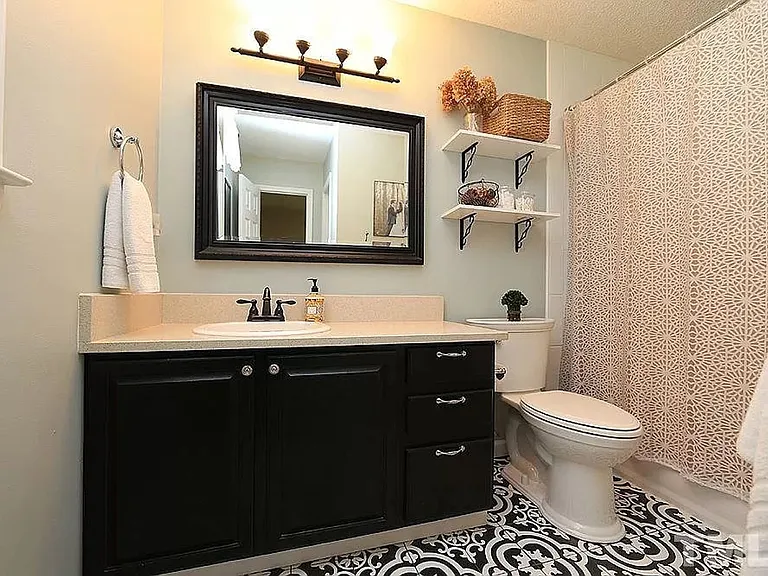 715 Saint Catherines Dr — Photo 11