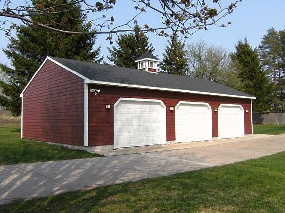 GARAGE (HOUSE IS TO THE RIGHT)
