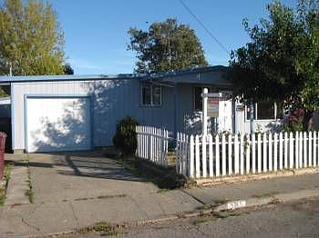 2nd image of 585 Ashwood Dr