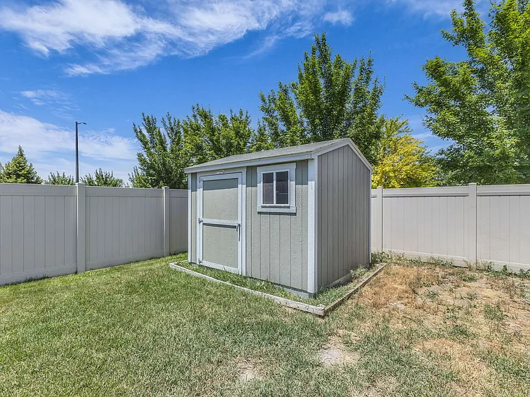 109 S 1125 W — Photo 25