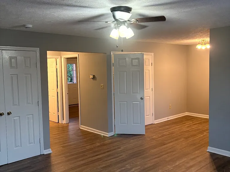 407 Jason Dr #4 — Photo 3