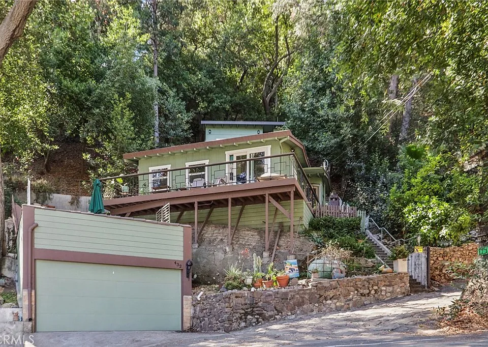 432 Fernwood Pacific Dr