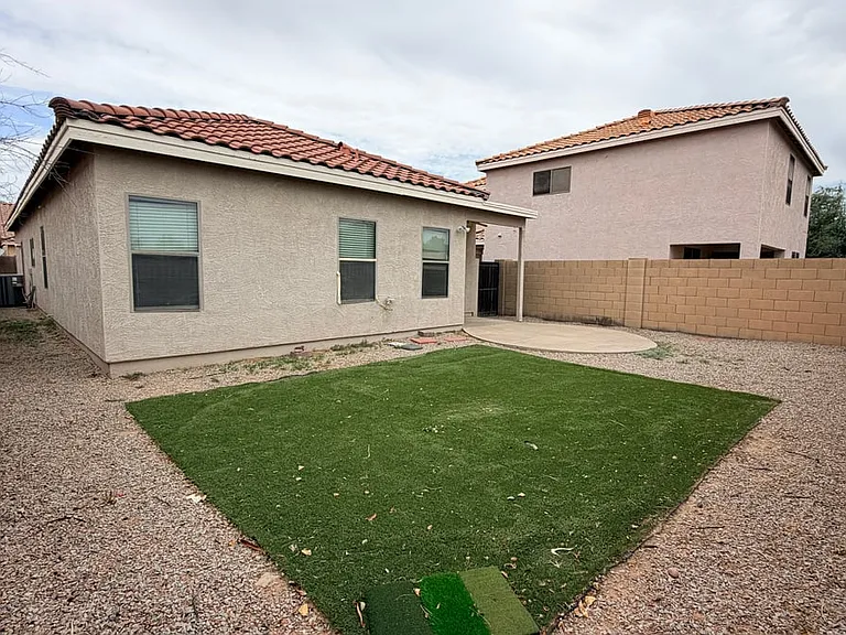 689 E Springfield Pl — Photo 19