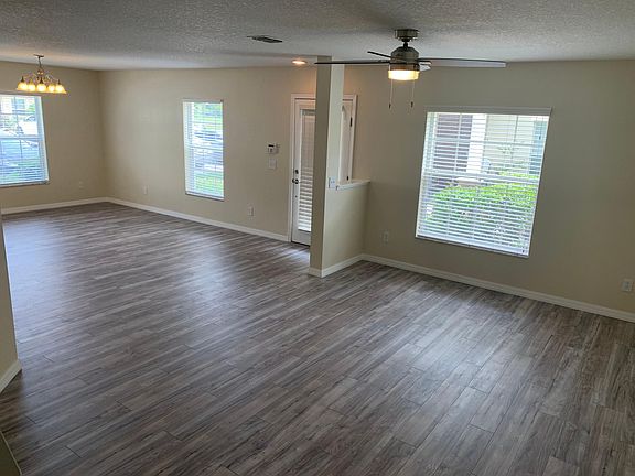 3rd image of 433 Carina Cir