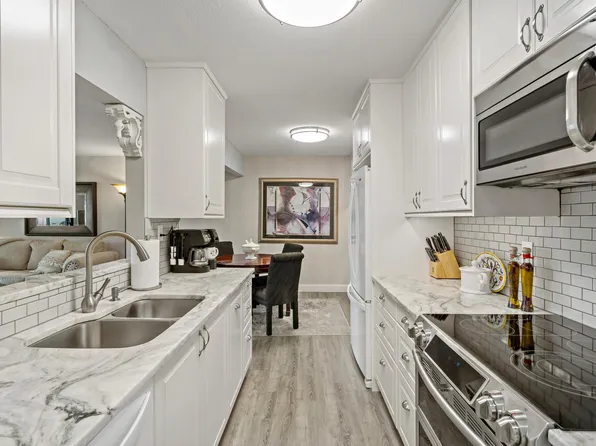 4397 Wilshire Blvd #303, Mound, MN 55364