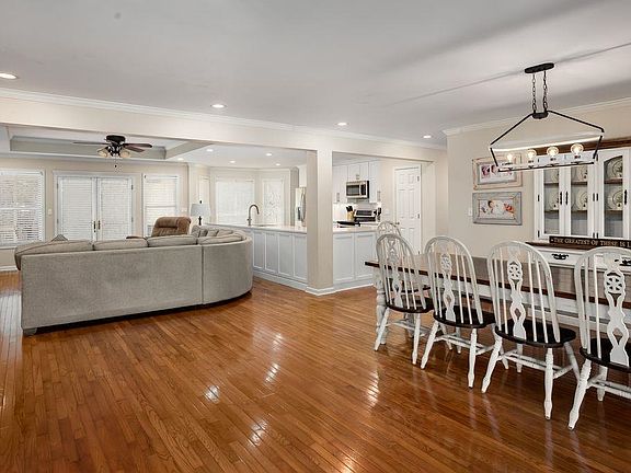 5th image of 321 Briarleigh Rd